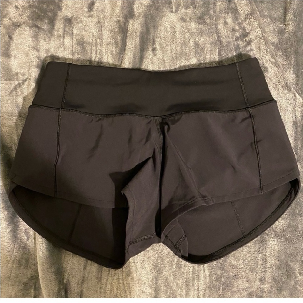 Lululemon Speed Up 2.5” shorts